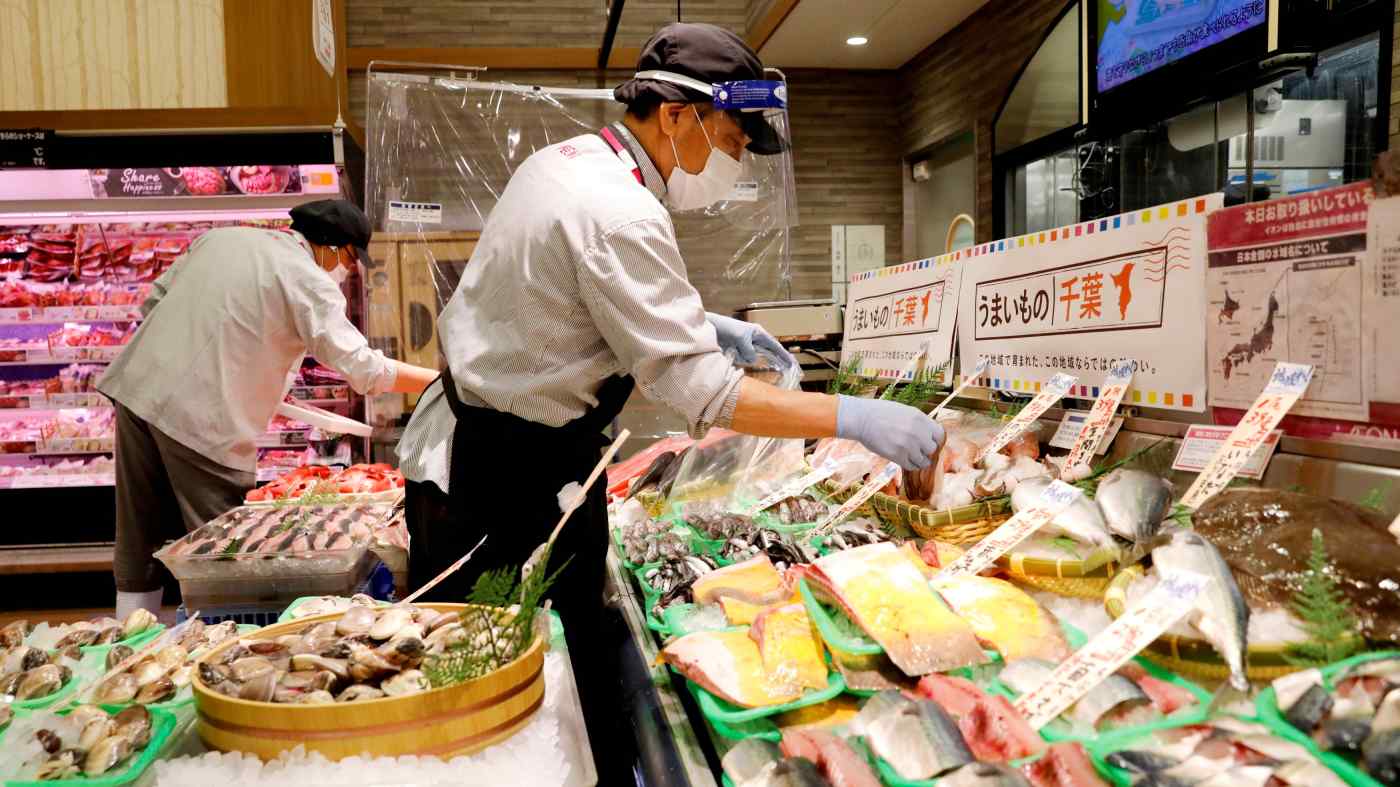 GDP quý 4 của Nhật Bản phục hồi do số ca nhiễm coronavirus giảm xuống đã giúp thúc đẩy tiêu dùng. © Reuters