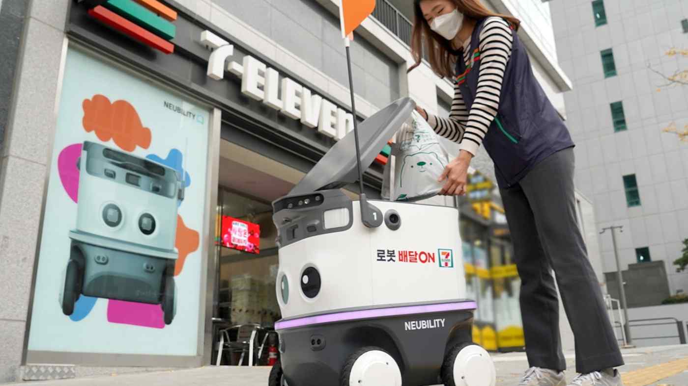 Chuỗi cửa hàng tiện lợi 7-Eleven đã liên kết với một công ty khởi nghiệp phát triển robot để cung cấp dịch vụ giao hàng không người lái. (Ảnh: Lotte)