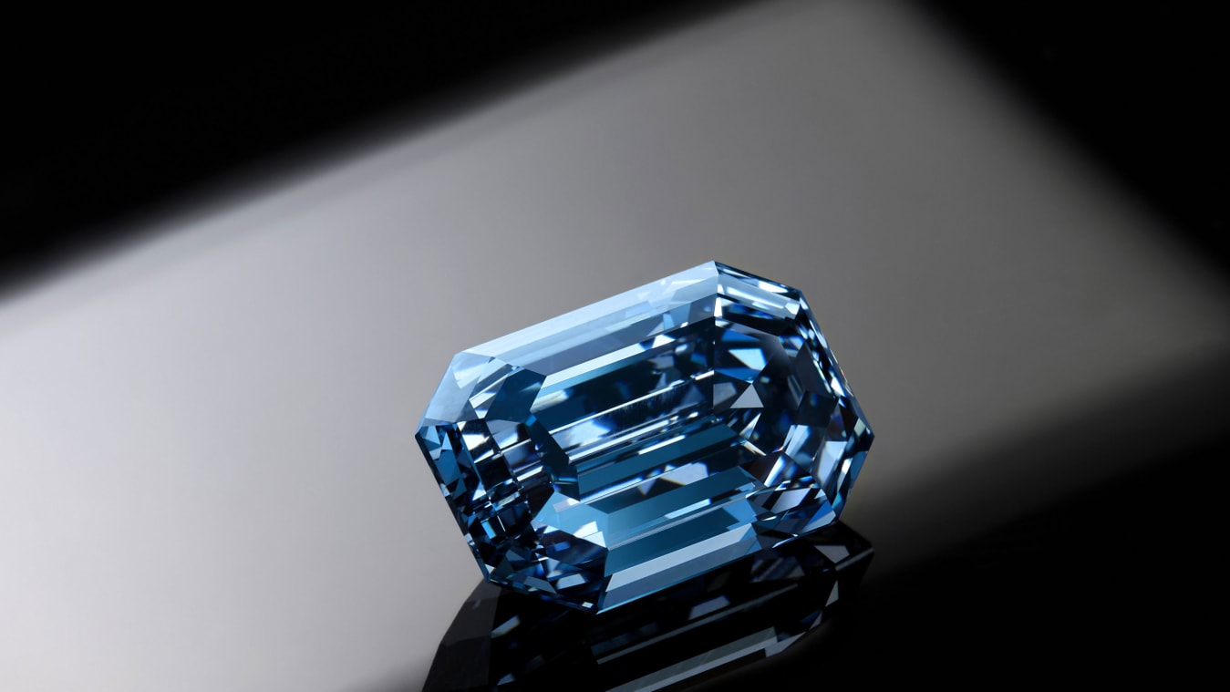 Đấu giá viên kim cương xanh lớn nhất thế giới