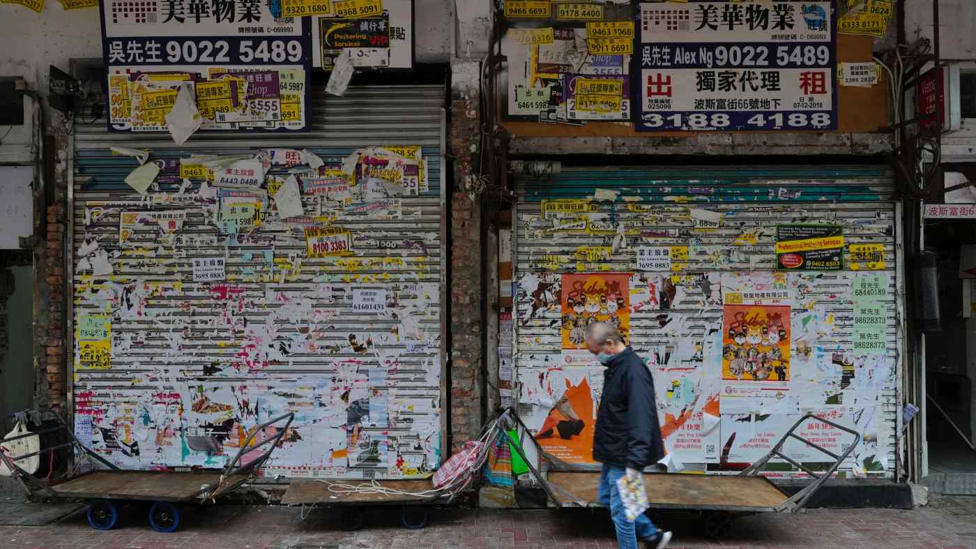 Một hiệp hội doanh nghiệp nhỏ Hồng Kông đã cảnh báo rằng hàng trăm doanh nghiệp có thể đóng cửa trong những tháng tới vì các hạn chế nghiêm ngặt của COVID-19. © AP