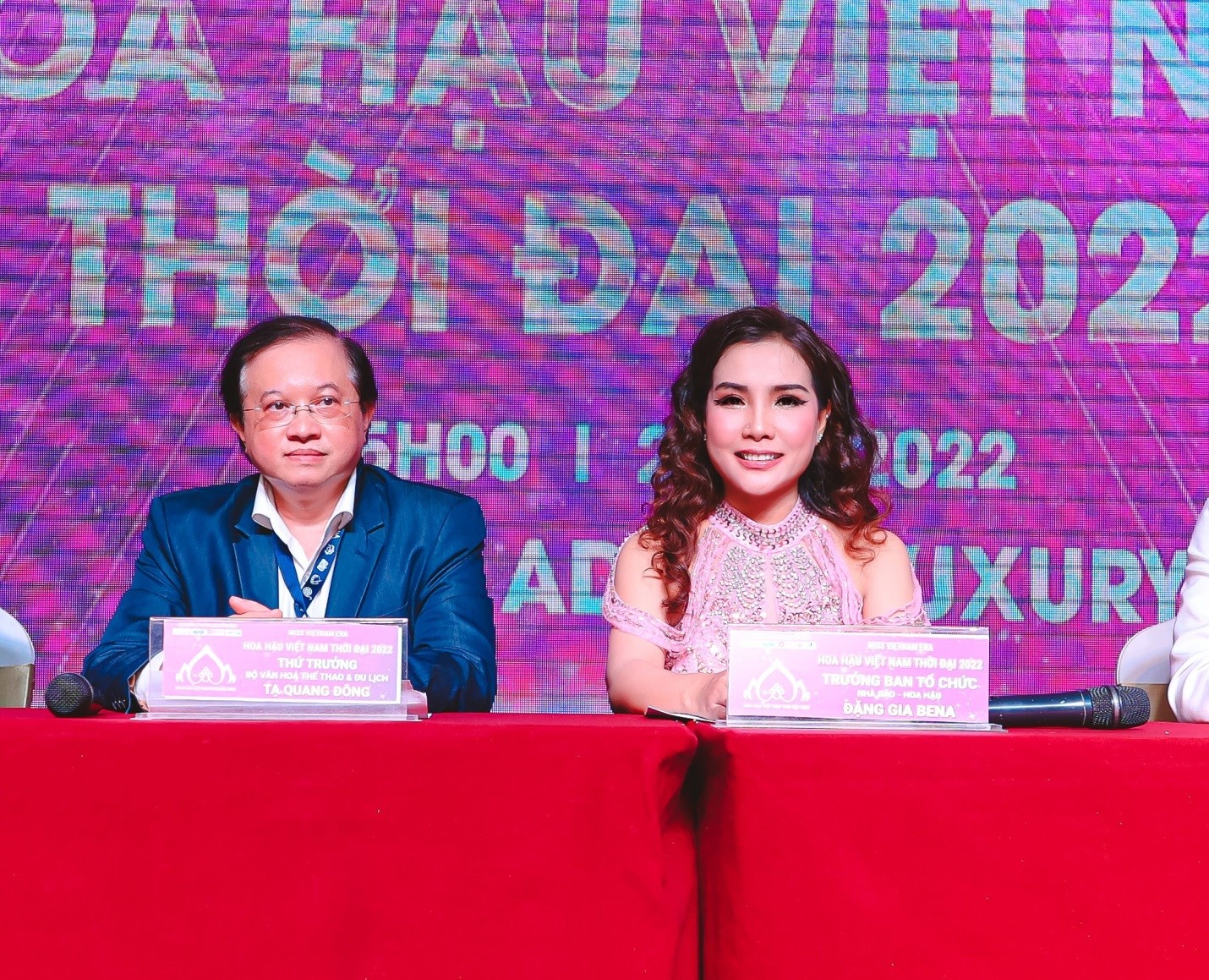 BTC cuộc thi vinh dự được đón tiếp ông Tạ Quang Đông - Thứ trưởng Bộ Văn hóa Thể thao và Du lịch
