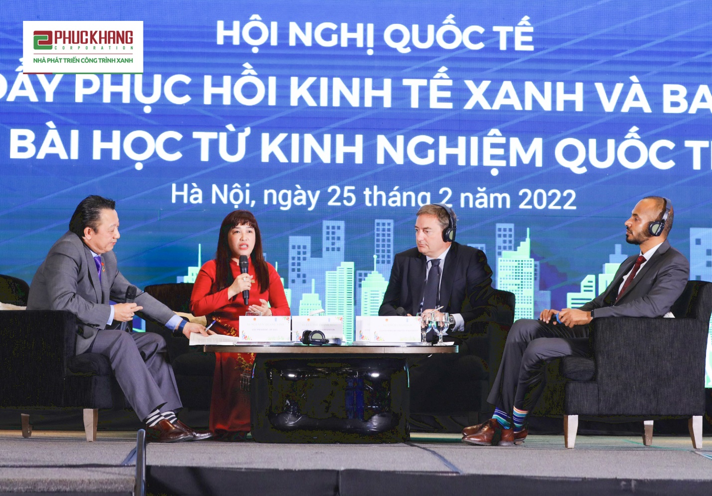 Bà Lưu Thị Thanh Mẫu - CEO Phuc Khang Corporation tham gia tham luận bàn tròn về phục hồi kinh tế xanh hậu COVID-19
