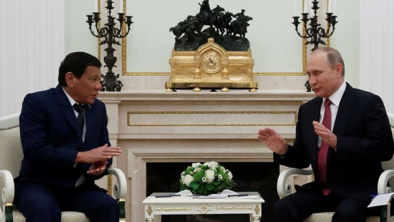 Tổng thống Philippines Rodrigo Duterte, trái, gặp Tổng thống Nga Vladimir Putin tại Điện Kremlin vào tháng 5 năm 2017. © Reuters