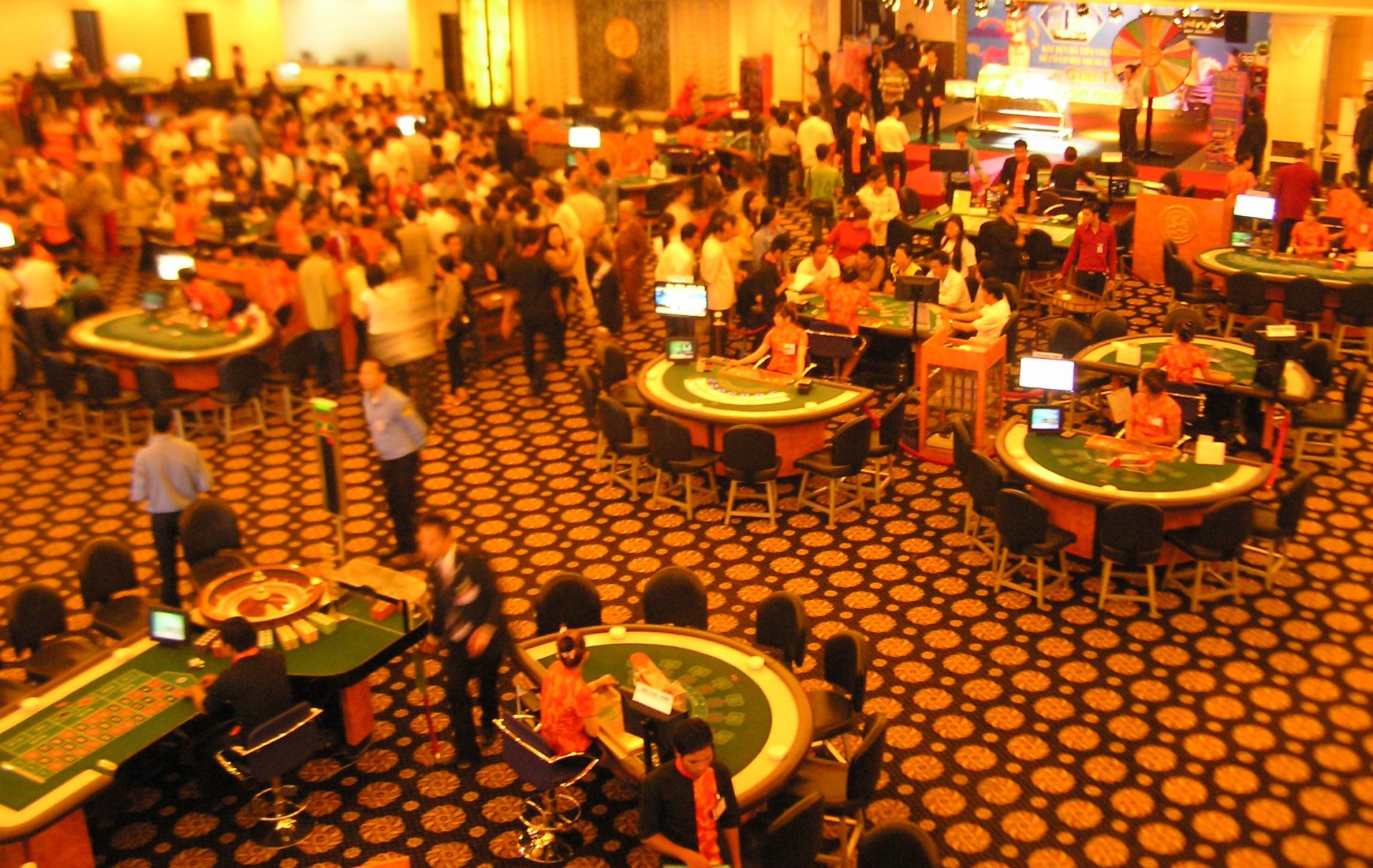 Đề xuất gia hạn thí điểm cho người Việt vào chơi casino