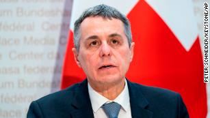 Tổng thống Liên bang Thụy Sĩ Ignazio Cassis phát biểu trong cuộc họp báo tại Bern, Thụy Sĩ, Thứ Hai, 28 Tháng Hai