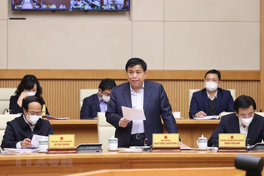 Bộ trưởng Bộ Kế hoạch và Đầu tư Nguyễn Chí Dũng trình bày báo cáo. (Ảnh: Dương Giang/TTXVN)