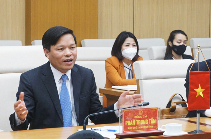 Phó Chủ tịch UBND tỉnh Phú Thọ- Phan Trọng Tấn mong muốn Ngài Đại sứ Nadav Eshcar là “cầu nối” thúc đẩy sự hợp tác giữa các doanh nghiệp, tổ chức khoa học công nghệ của I-xra-en với doanh nghiệp của tỉnh