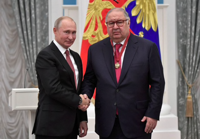 Tổng thống Nga Vladimir Putin và tỷ phú Alisher Usmanov trong một sự kiên năm 2018