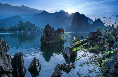 Cùng bạn trẻ khám phá vẻ đẹp lòng hồ sinh thái Na Hang - Lâm Bình