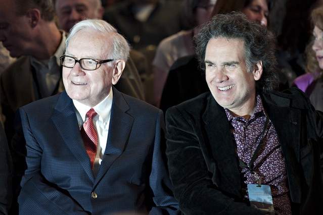 Tỷ phú Warren Buffett và con trai Peter Buffett