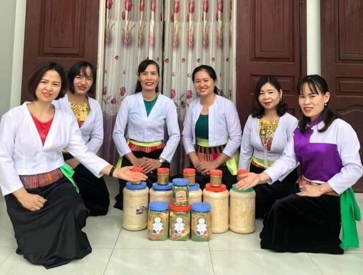 “Tổ liên kết đặc sản xứ Mường” của Hội LHPN xã Văn Miếu, huyện Thanh Sơn