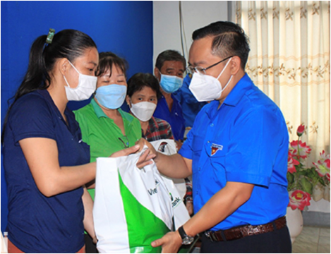 Dong Nai: Providing 10,000 assistance bags to young people and workers who are in need