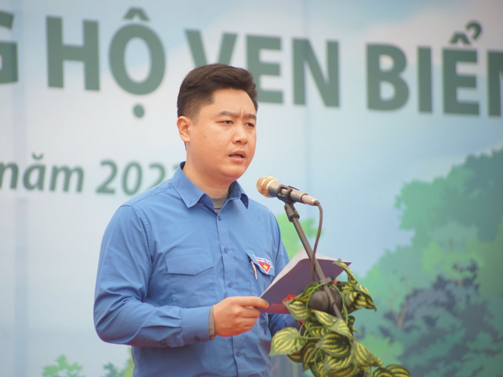 Mr. Le Van Luong - Member of the Central Committee of the Youth Union, Secretary of Nghe An Provincial Youth Union spoke at the launching ceremony of tree planting