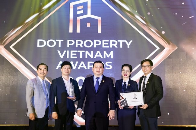 Danh Khoi Group is continuously honored at domestic and international real estate awards