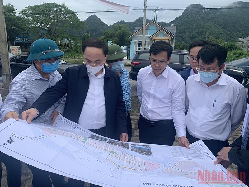 BacKan Province’s Leader do location survey for suggestion of constructing Urban Area in Cho Moi District