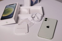Apple kiếm được hàng tỷ USD nhờ loại bỏ phụ kiện khỏi hộp Iphone