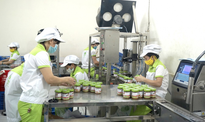 Nhờ sàn giao dịch TMĐT, sản phẩm của Công ty cổ phần Sản xuất và thương mại Trường Foods - thị trấn Thanh Sơn, huyện Thanh Sơn được nhiều người biết đến trên thị trường