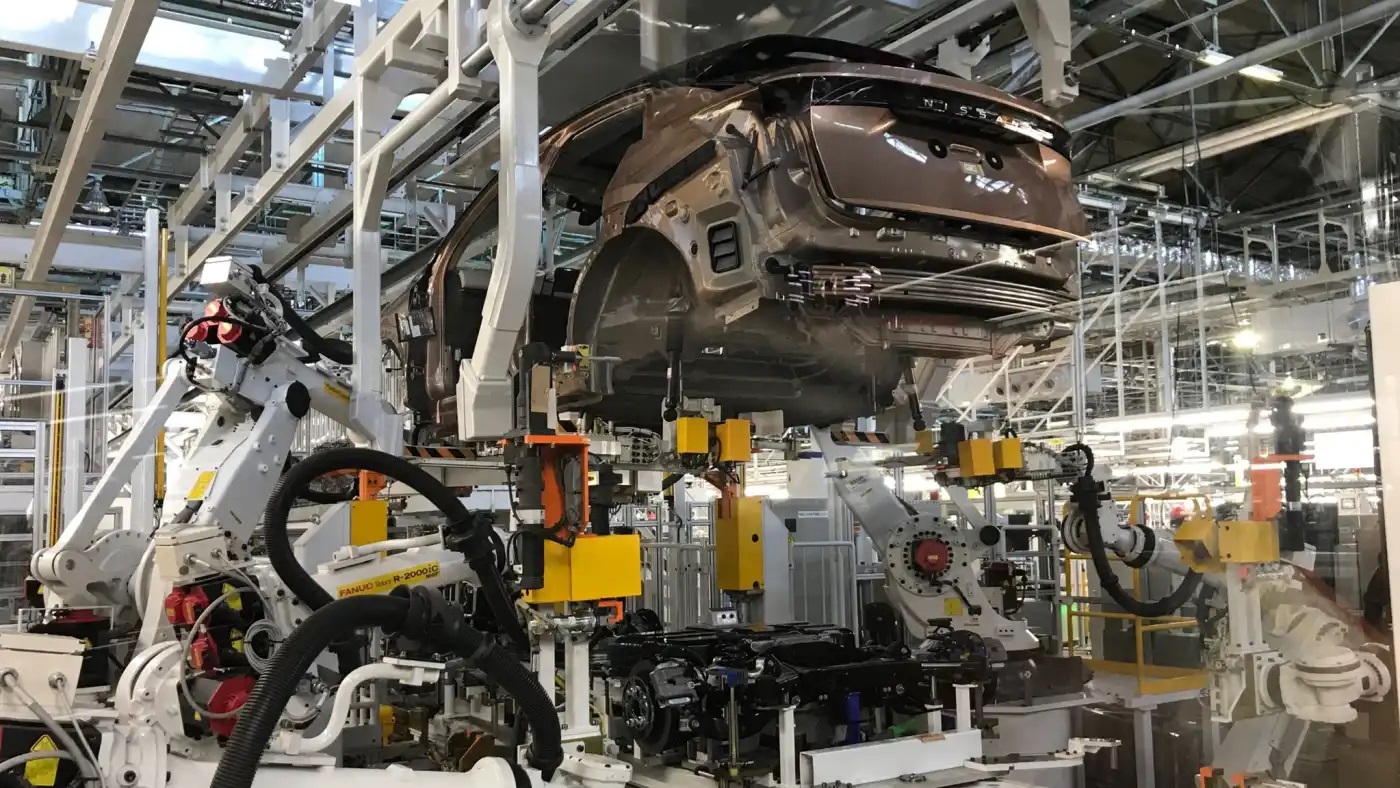 Nissan tìm cách giữ cho hoạt động sản xuất của mình không bị gián đoạn bằng cách hỗ trợ các nhà cung cấp quản lý sản xuất và mua sắm. (Ảnh của Ryotaro Yamada)