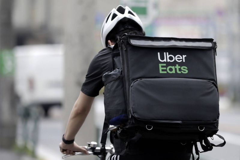 người dùng sẽ trả thêm 0,35 đô la hoặc 0,45 đô la cho Uber Eats.