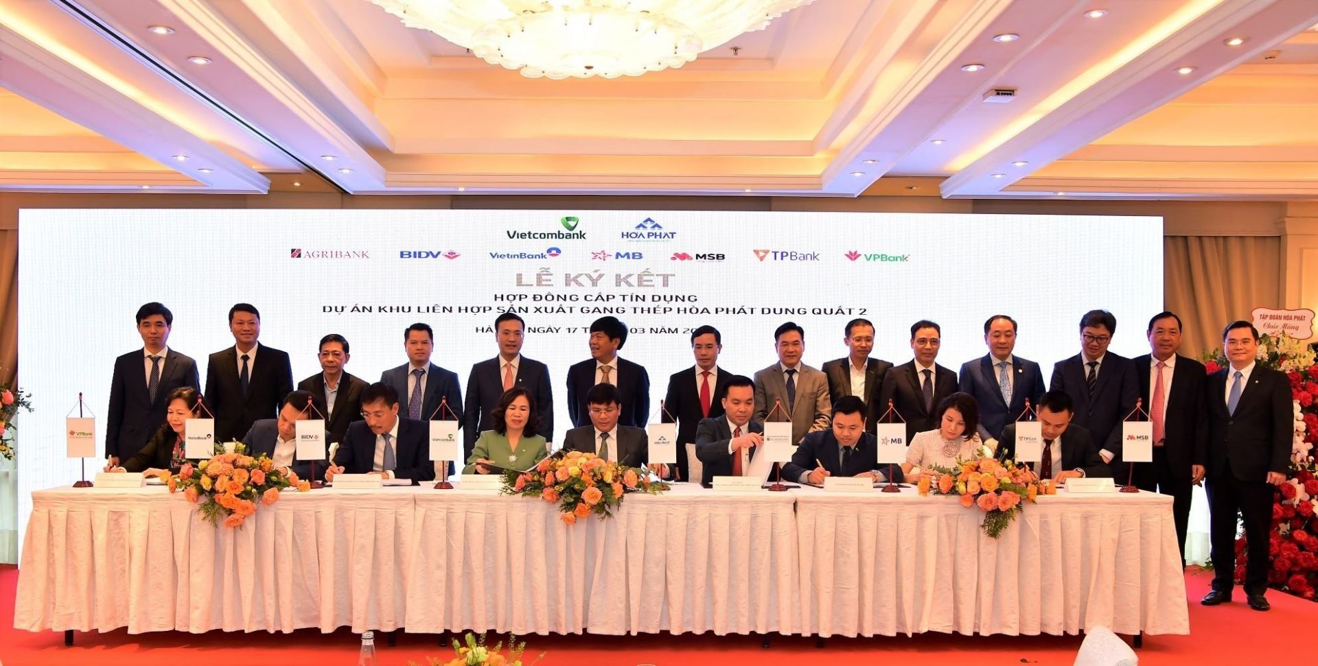 Lễ ký kết hợp đồng tín dụng giữa Công ty CP Thép Hòa Phát Dung Quất và 8 ngân hàng lớn của Việt Nam thực hiện dự án Khu liên hợp sản xuất gang thép Hòa Phát Dung Quất 2 (Dung Quất 2)