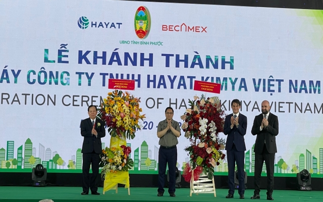 Đại diện của Ban Lãnh Đạo Becamex và Công ty Công ty TNHH Hayat Kimya Việt Nam