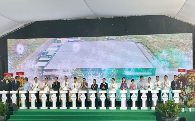 Nghi thức khánh thành Nhà máy Công ty TNHH Hayat Kimya Việt Nam (250 triệu USD) tại Khu công nghiệp Becamex Bình Phước.