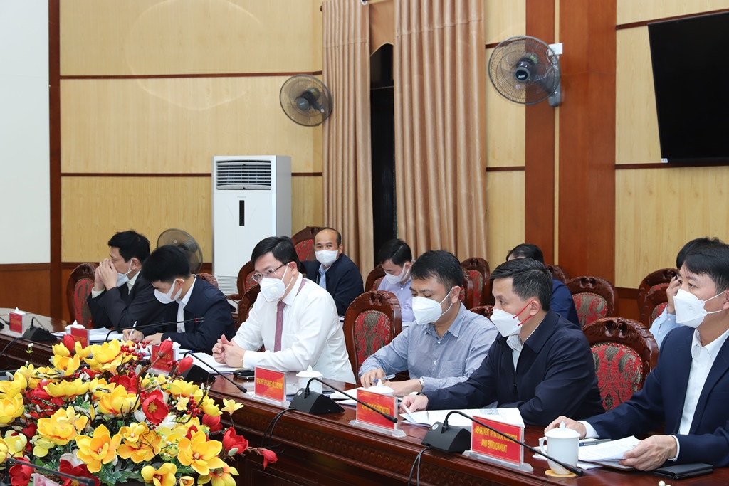 Ch&uacute; th&iacute;ch ảnh: Vice Chairman of the Provincial People's Committee Mai Xuan Liem spoke at the meeting.