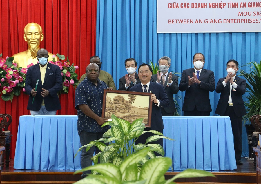 An Giang signed an agreement to export 3 million tons of rice with the Republic of Sierra Leone