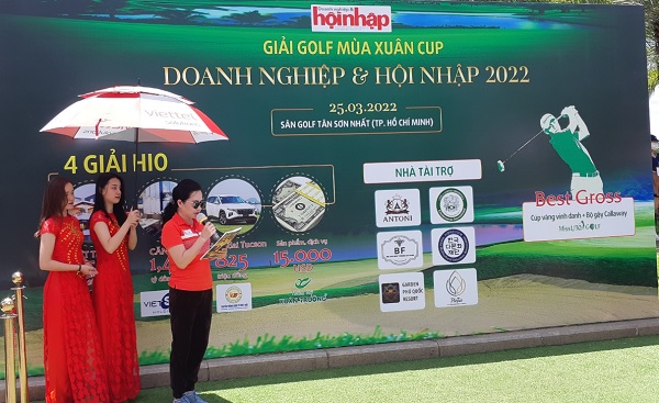 Trưởng đại diện chi nhành phía Nam - bà Nguyễn Thị Thanh phát biểu khai mạc Giải Golf Mùa Xuân Cup Doanh nghiệp & Hội nhập 2022