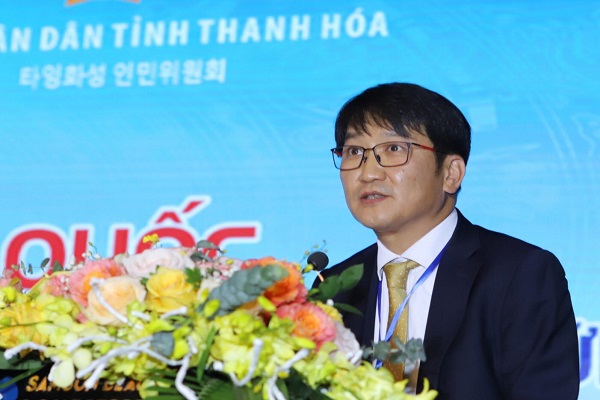 Ông Choi Jung Ho, Chủ tịch Hiệp hội năng lượng Hàn Quốc tại Việt Nam, Giám đốc Tài chính công ty TNHH Điện Nghi Sơn 2 phát biểu tại hội nghị