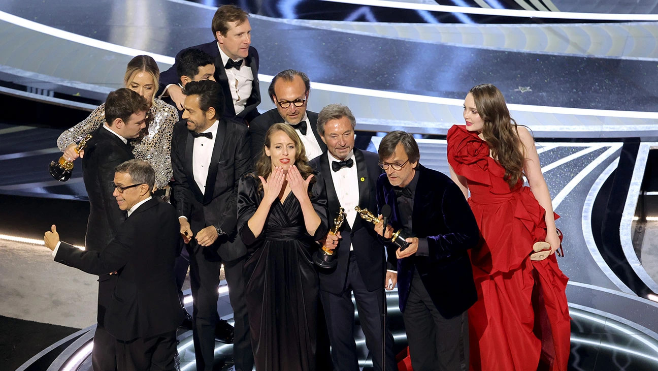CODA vượt qua 9 ứng viên còn lại để nhận Oscar ở hạng mục quan trọng nhất - Phim hay nhất