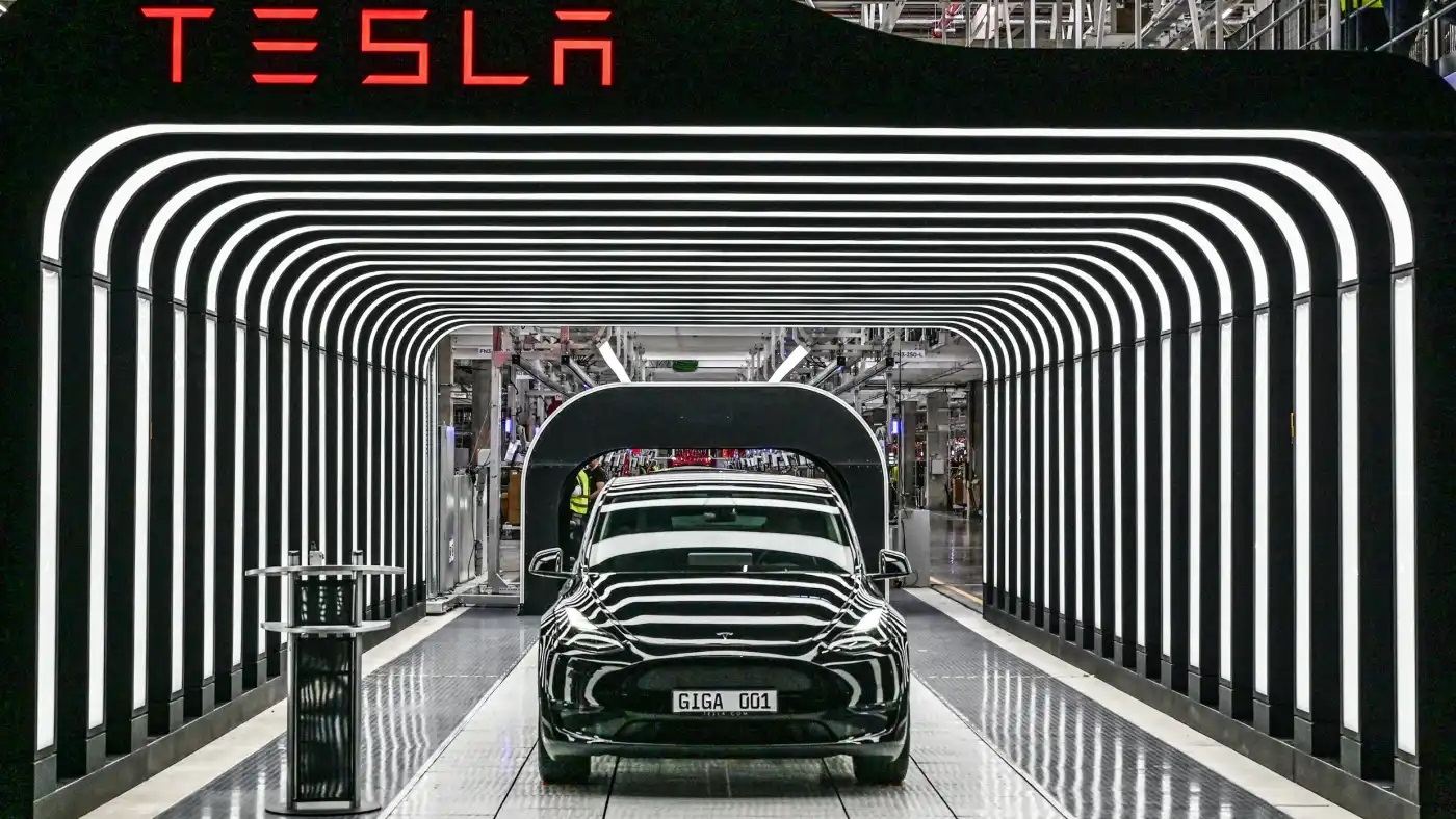 Tesla đã trình diễn Model Y của mình trong lễ khai trương Tesla Gigafactory ở Gruenheide, Đức vào ngày 22 tháng 3. © Reuters