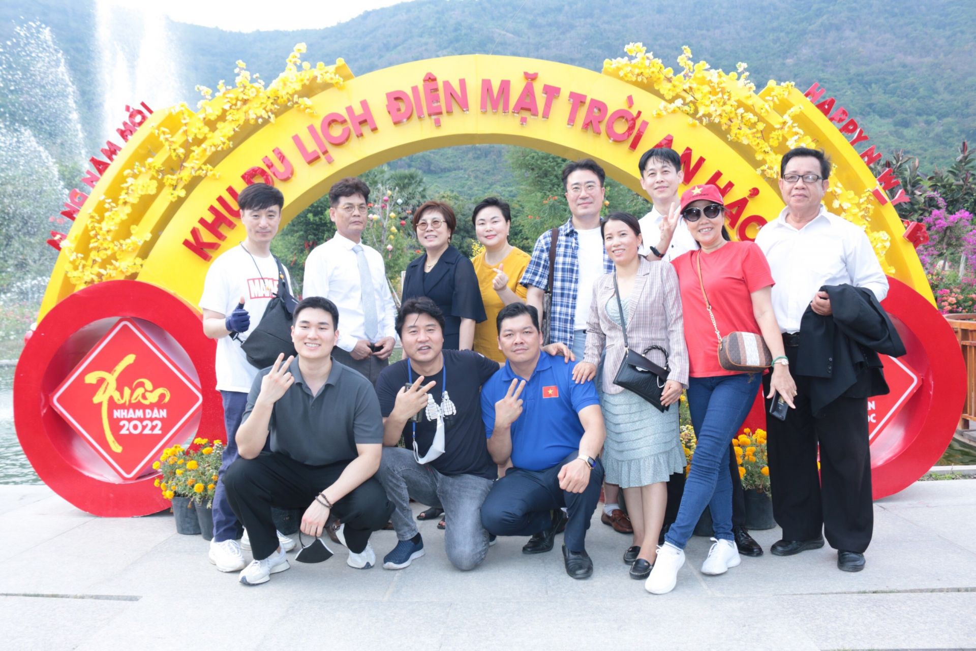 Đoàn Doanh nghiệp Hàn Quốc thăm Thảo nguyên năng lượng mặt trời An Hảo.