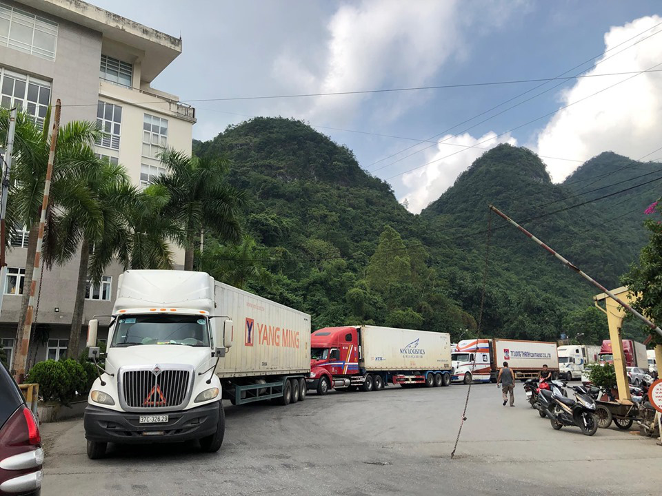 Còn gần 1.000 xe hàng đang chờ xuất biên tại cửa khẩu tỉnh Lạng Sơn