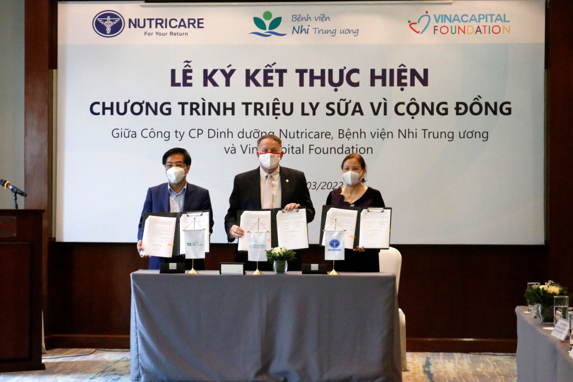 rước đó, vào ngày 24/03, Nutricare và VinaCapital Foundation cũng đã thực hiện lễ ký kết tại Hà Nội với Bệnh viện Nhi Trung ương năm thứ hai.