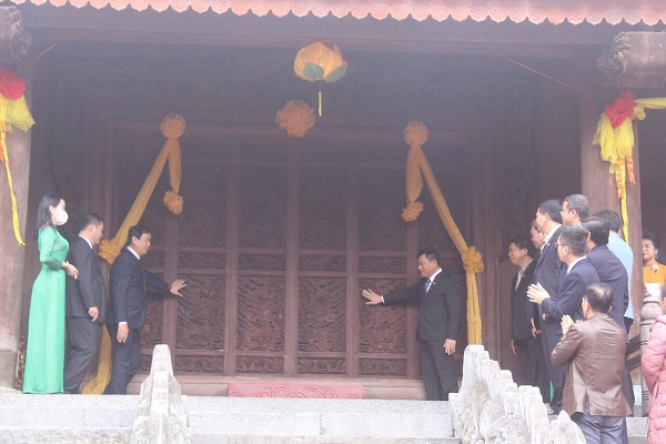 Mở cửa đón khách vào thăm quan Chính điện Lam Kinh