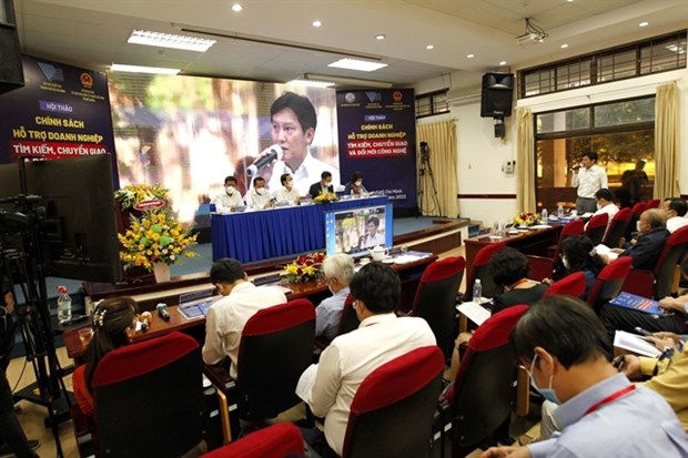 Delegates discuss ways to support enterprises in technological innovation at the meeting held in HCM City. (Photo: VNA)