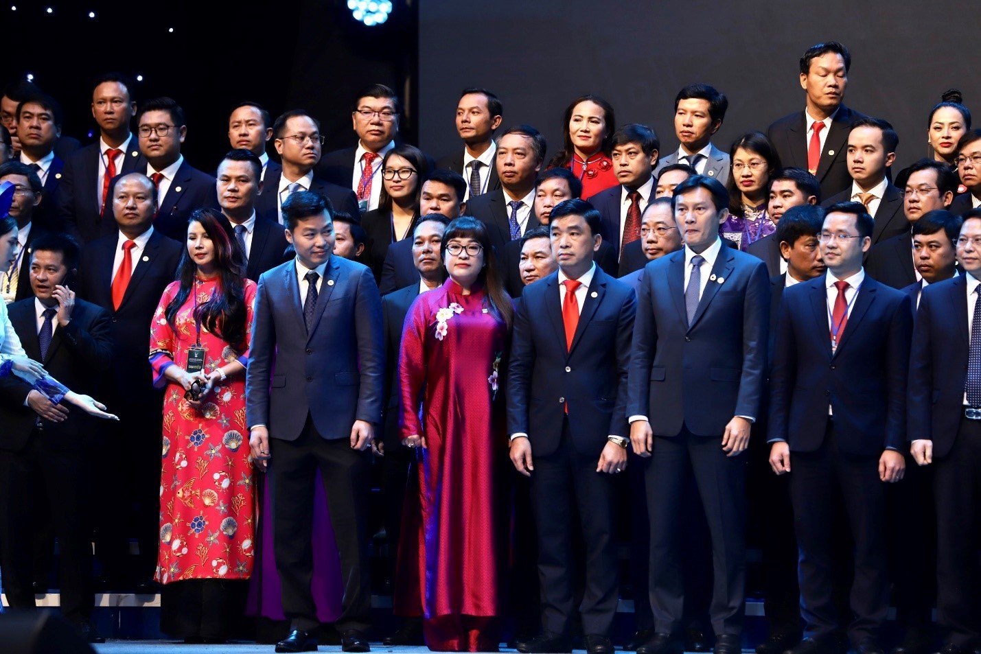 Members of the Central Committee of the Vietnam Young Entrepreneurs Association, term VII, term 2022 - 2025, launched the congress.