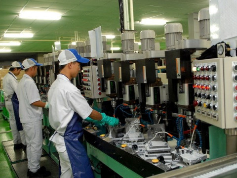 Vietnam’s manufacturing sector hit by wave of COVID-19 infections