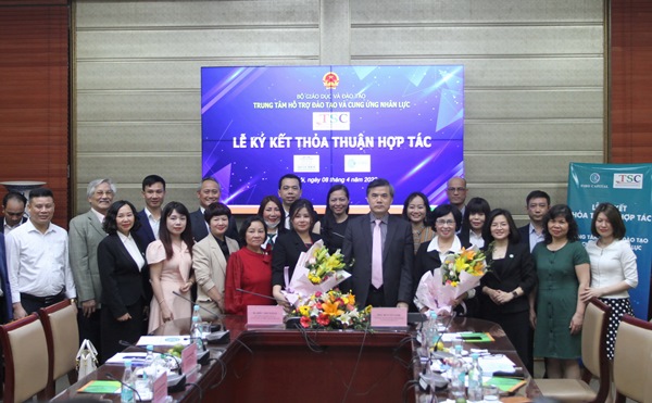 Trung tâm MOET-TSC ký thỏa thuận hợp tác với Công ty Cổ phần Đầu tư FIBO Capital Việt Nam (FBC)