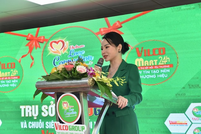 Bà Nguyễn Thị Nga - Đại sứ HTKNYT Việt Nam tại Úc - TGĐ Công ty CP phát triển quốc tế Úc Việt phát biểu khai mạc và giới thiệu về chuỗi siêu thị Vilco Mart24h