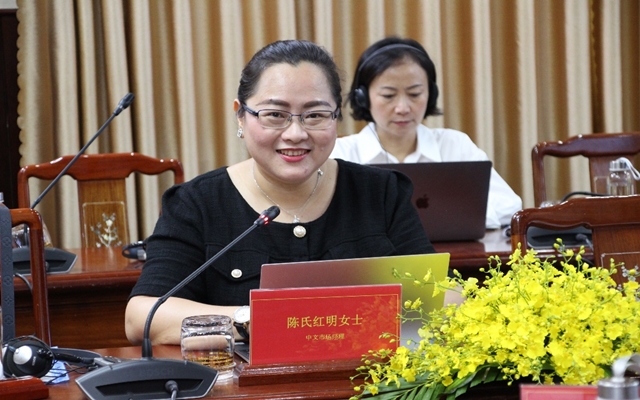 Bà Trần Thị Hồng Minh – Phó Giám đốc tiếp thị Becamex IDC trao đổi tại Hội nghị