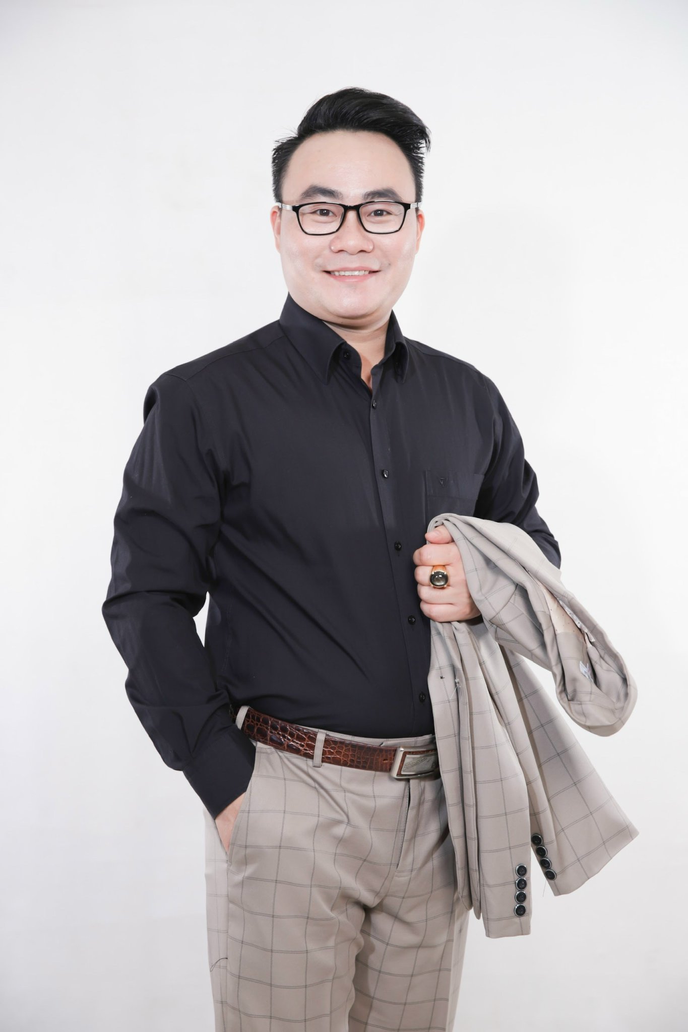 Than Duc Hoa is a marketing speaker and a senior business coach.