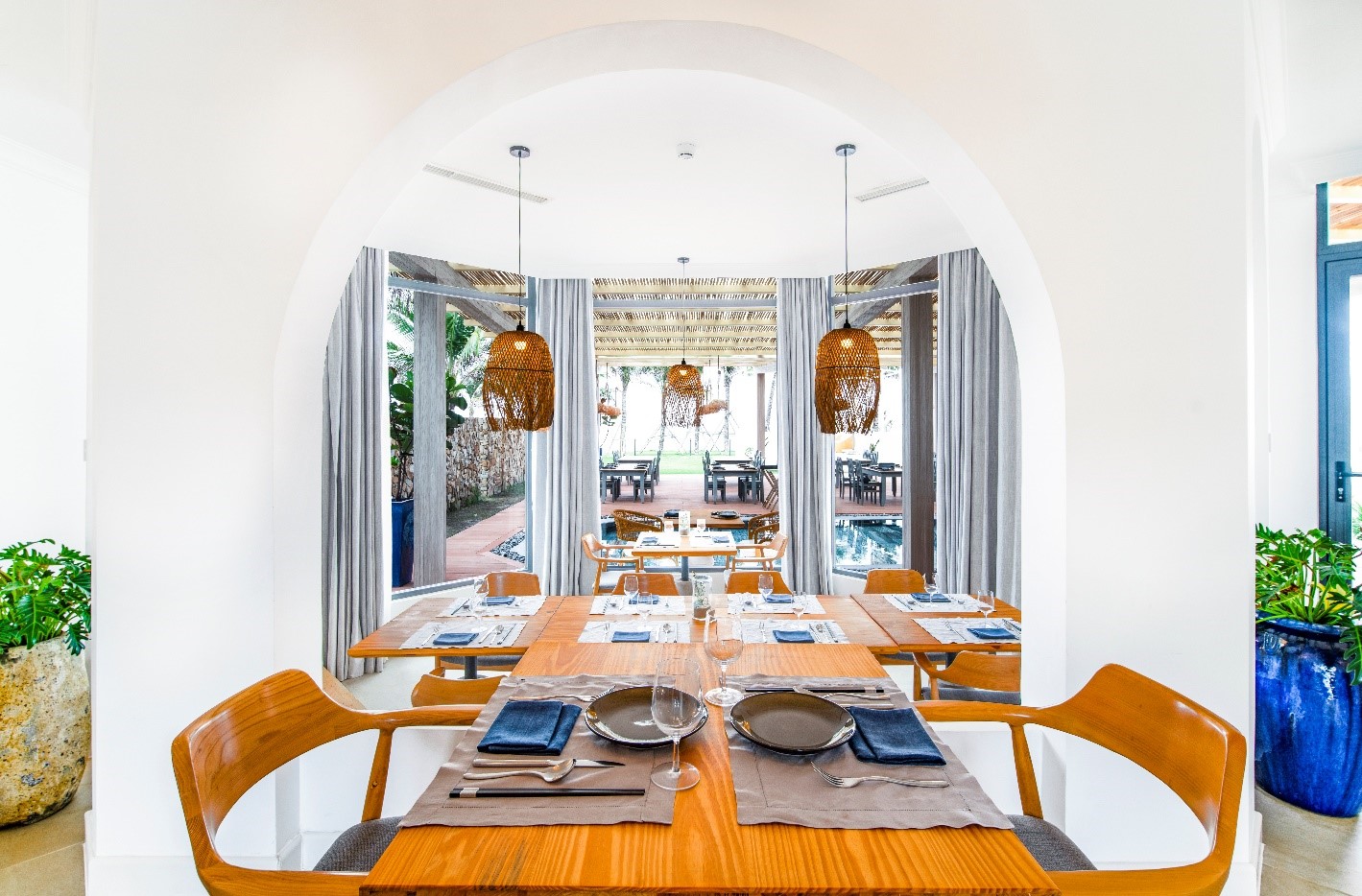 Nhà hàng Mazi - tiện ích mang đến trải nghiệm thú vị cho du khách khi nghỉ dưỡng tại Cam Ranh Bay Hotels & Resorts