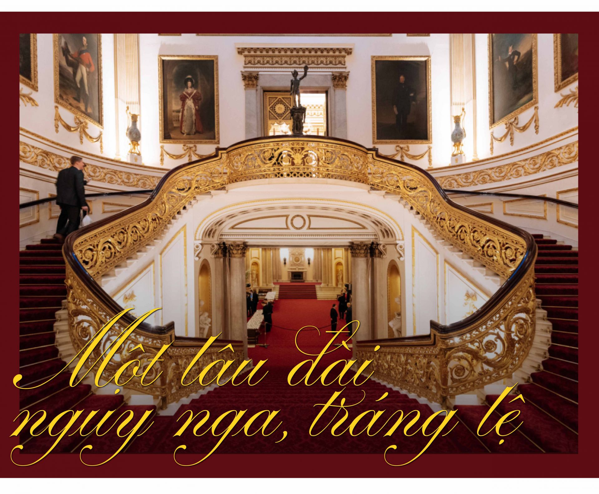 Các thiết kế nội thất đầu thế kỷ 19 vẫn còn được gìn giữ
nhiều trong Cung điện, nhiều trong số đó còn tồn tại, bao
gồm việc sử dụng rộng rãi các loại gạch vảy cá có màu sắc
rực rỡ và một loại đá khác có màu xanh và hồng. Tất cả
các phòng trong cung điện Buckingham đều được trang
hoàng nội thất lịch sự. Để khách tham quan có thể hiểu rõ
rệt hơn về cuộc sống của Hoàng gia cung điện đã mở cửa
19 phòng khách cho mọi người du lịch. Tới đây, du khách
sẽ được tận mắt chứng kiến cuộc sống xa hoa lộng lẫy với
bộ sưu tập đồ nội thất và những bức tranh quý nhất toàn
cầu.
Điện Buckingham có diện tích sàn 77.000 m2. Cung điện
có tất cả 19 phòng khách, 52 phòng ngủ dành cho khách và
các thành viên trong hoàng gia, 78 phòng tắm, 188 phòng
dành cho nhân viên của cung điện, 92 phòng làm việc.
Cung điện là nơi Nữ hoàng Anh và các thành viên trong
hoàng tộc tiếp đãi khách và tổ chức các nghi lễ quý phái.
Tuy không phải là phòng trưng bày nghệ thuật hay bảo
tàng, bộ sưu tập nghệ thuật cá nhân trong cung điện có thể
sánh với nhiều bộ sưu tập quốc gia. Và thật không ngoa
khi nói cung điện Buckingham chính là một bảo tàng nghệ
thuật hàng đầu nước Anh khi nơi đây được trang hoàng
bằng vô số những bức tranh đầy chất nghệ thuật nổi tiếng,
hệ thống đèn treo sang trọng được kết nối bởi những chiếc
cầu thang gắn đá cẩm thạch tỉ mỉ.