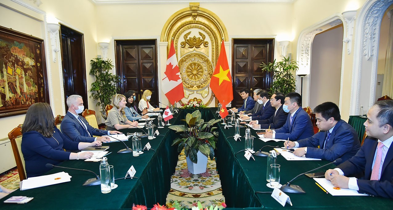 Hai nhà ngoại giao hàng đầu trong cuộc gặp ngày 13/4. Hai nhà ngoại giao hàng đầu trong cuộc gặp ngày 13/4.