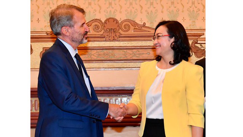 Vice Chairwoman of the HCMC People’s Committee Phan Thi Thang and Mr. Kyle Kelhofer, International Finance Corporation (IFC)'s Country Manager for Vietnam, Cambodia, and Lao PDR Vice Chairwoman of the HCMC People’s Committee Phan Thi Thang and Mr. Kyle Kelhofer, International Finance Corporation (IFC)'s Country Manager for Vietnam, Cambodia, and Lao PDR