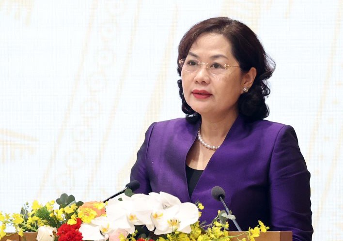 Thống đốc Ngân hàng Nhà nước Nguyễn Thị Hồng báo cáo tại phiên họp của Ủy ban Thường vụ Quốc hội về thí điểm xử lý nợ xấu của các tổ chức tín dụng
