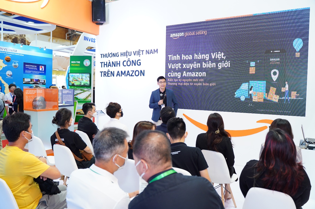 A series of training workshops on cross-border e-commerce by Amazon Global Selling attracted the attention of visitors at Vietnam Expo 2022.