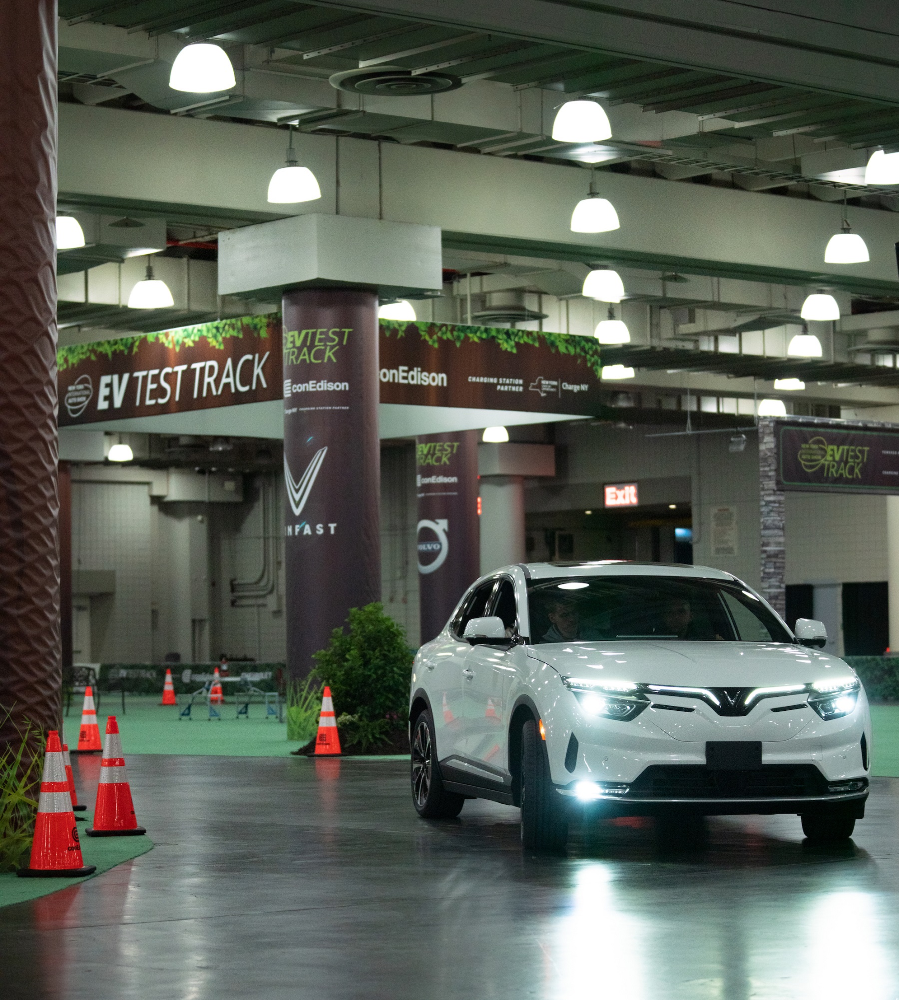 VinFast VF 8 electric car model has officially rolled at the test track of NYIAS 2022, bringing the opportunity to experience the actual car for US customers.